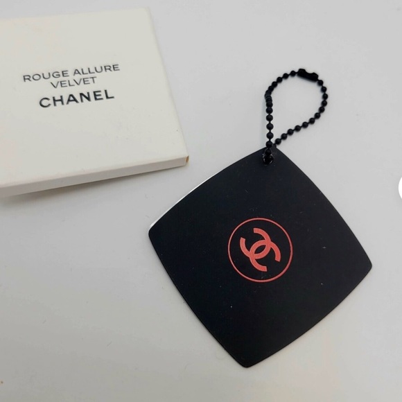 CHANEL ROUGE ALLURE MINI MIRROR 1.6inch×1.6inch NEW WITH BOX RARE - Picture 1 of 5